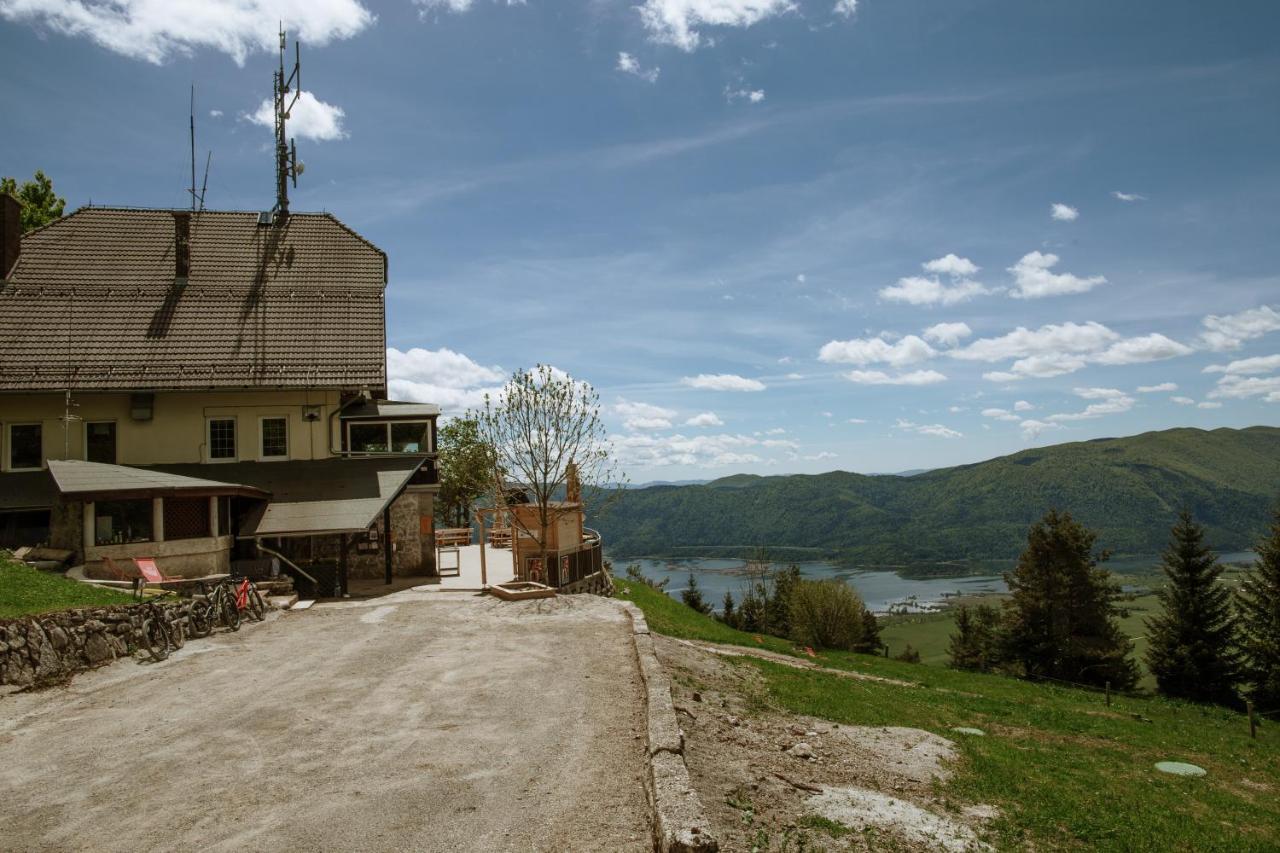 Dom Na Slivnici Bed & Breakfast Церкница Екстериор снимка