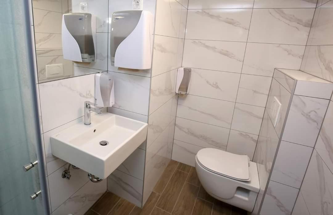 Dom Na Slivnici Bed & Breakfast Церкница Екстериор снимка